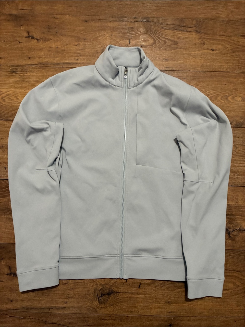 light grey Lululemon Sojourn jacket features a minimalist full-zip design size L